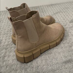 BP. 'Niya' Faux Suede Lug Sole Pull On Chelsea Boots in Tan Sand Sz. 7